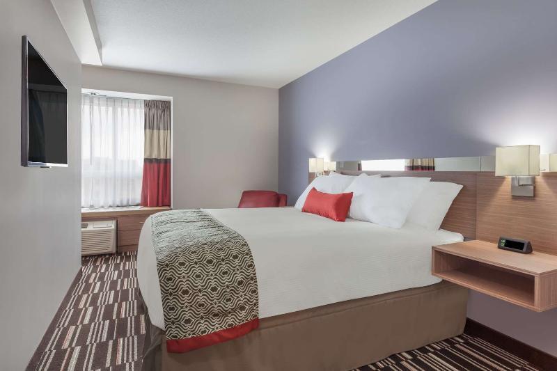 Microtel Inn & Suites By Wyndham Oyster Bay レディスミス エクステリア 写真