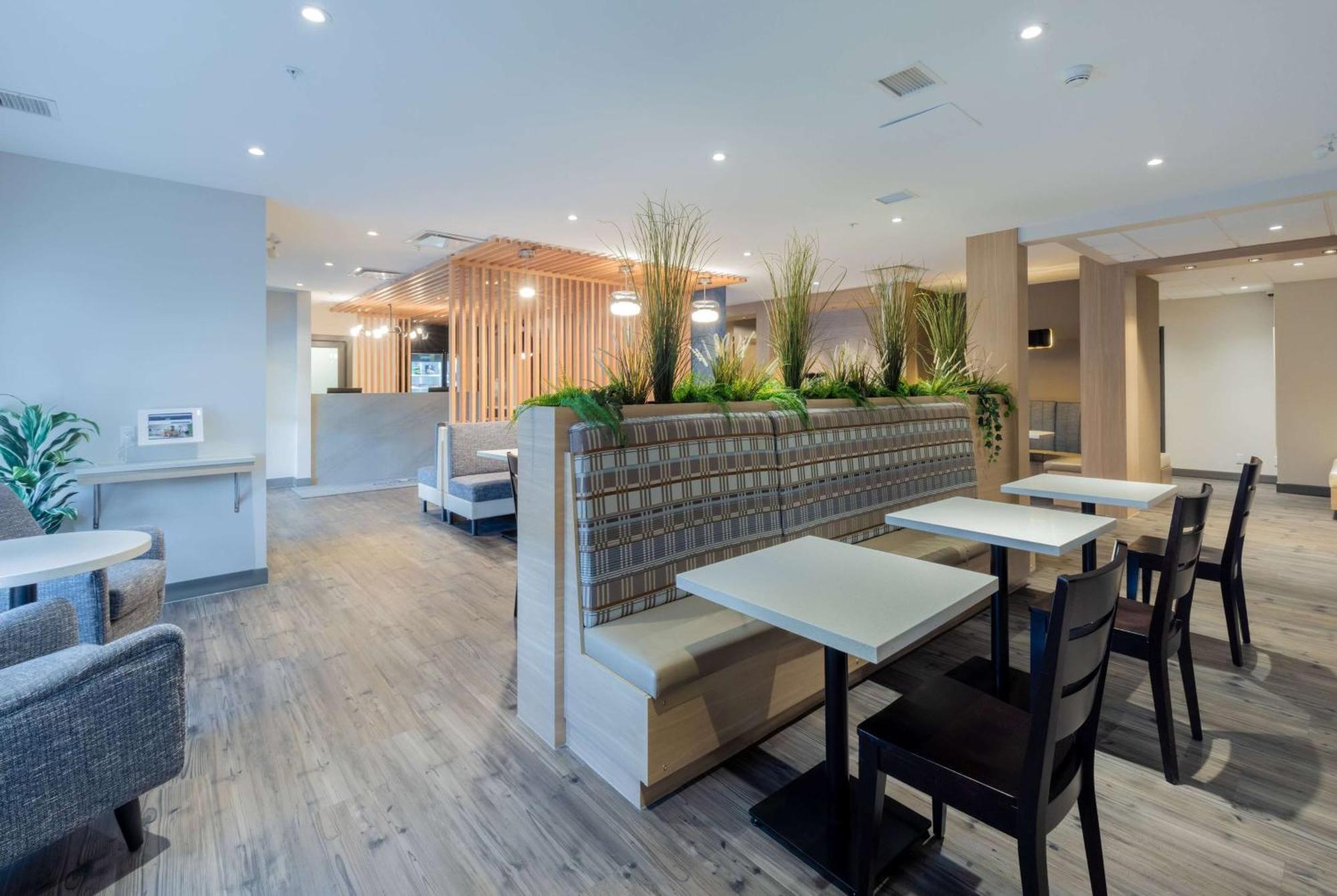 Microtel Inn & Suites By Wyndham Oyster Bay レディスミス エクステリア 写真