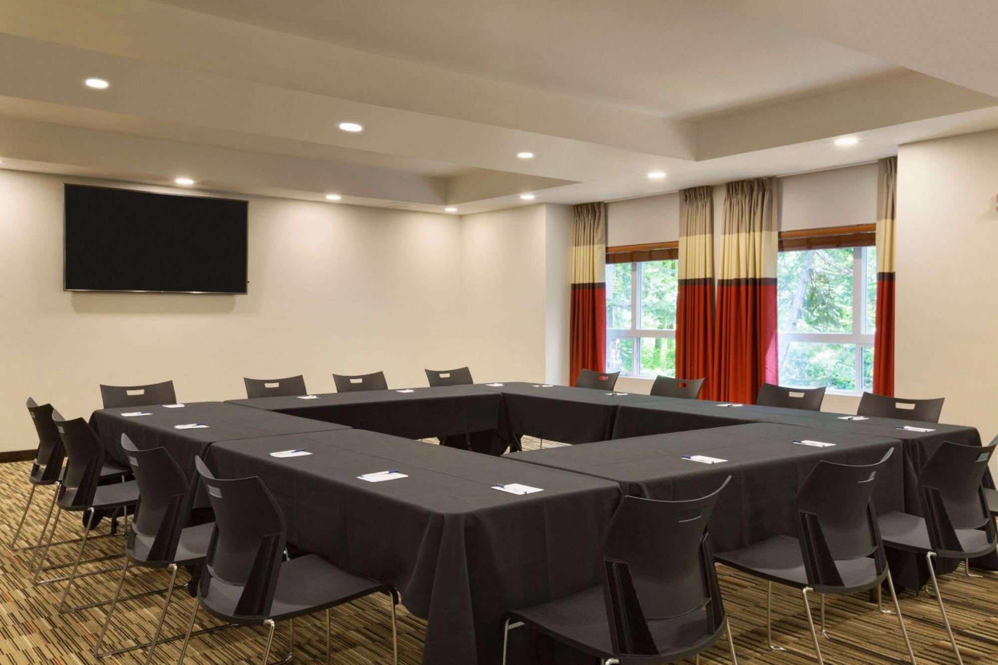 Microtel Inn & Suites By Wyndham Oyster Bay レディスミス エクステリア 写真